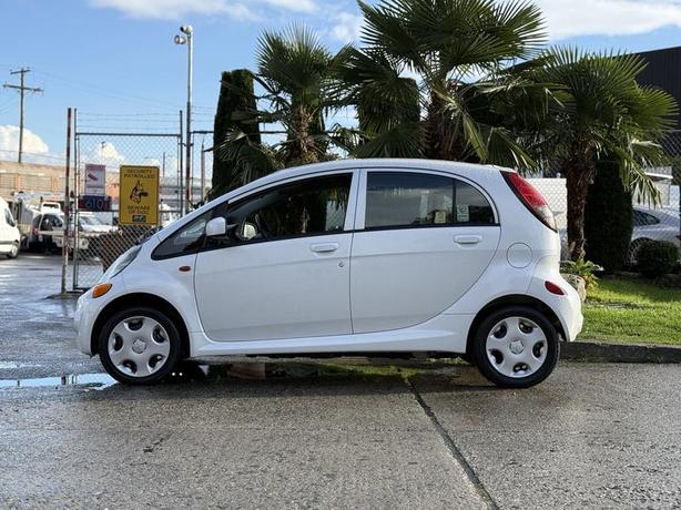 2012 Mitsubishi I-MiEV SE Hatchback 5-Dr Electric image 6