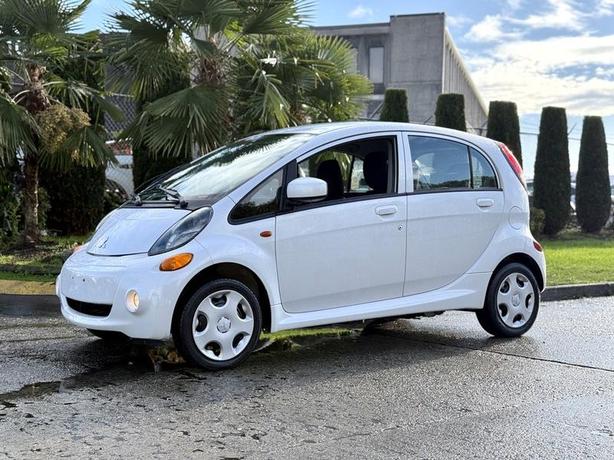 2012 Mitsubishi I-MiEV SE Hatchback 5-Dr Electric image 5