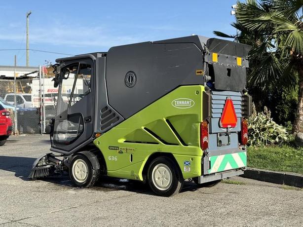 2015 Tennant 636 Green Machine Compact Sweeper image 7