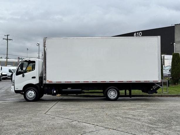 2019 Hino 195 20-Foot Cube Van with Power Tail Gate image 6