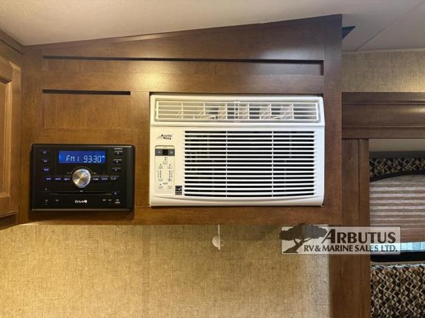 Used 2017 Venture RV Sonic Lite 167VMS image 5