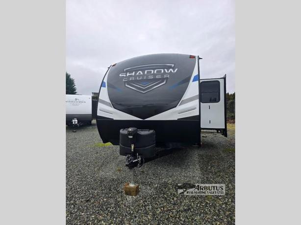 Used 2022 Cruiser Shadow Cruiser 225RBS image 1