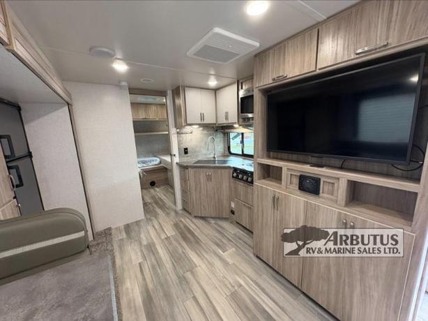 Used 2022 Winnebago Industries Towables Minnie 2327TB image 6