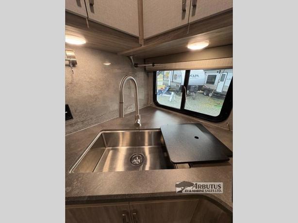 Used 2022 Winnebago Industries Towables Minnie 2327TB image 8