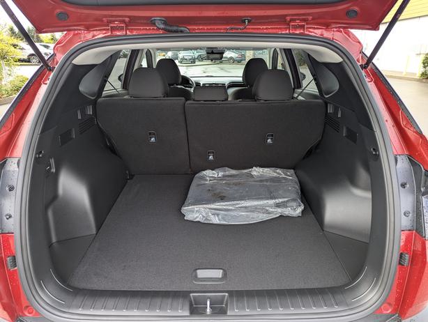2022 Hyundai Tucson Preferred - No Accidents, AWD, Heated Seats image 8