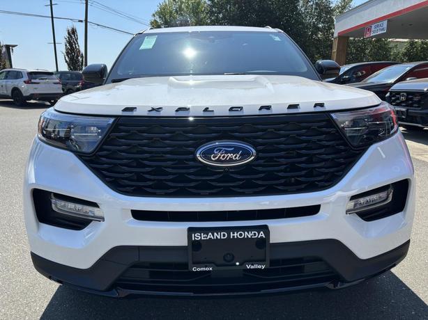 2022 Ford Explorer St-Line image 2
