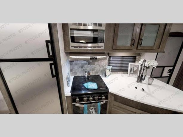 Used 2021 Forest River RV EVO T2160 image 3