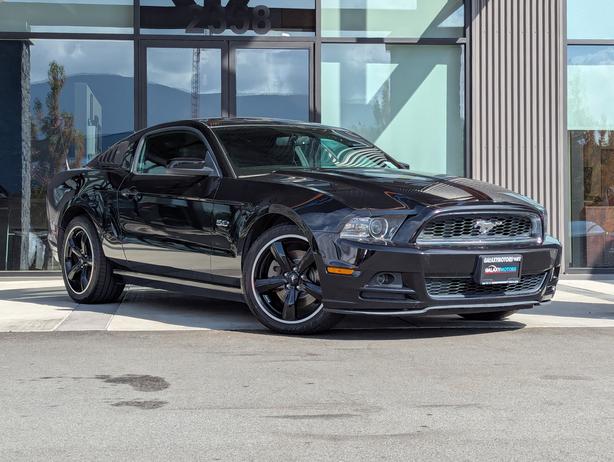 2013 Ford Mustang GT - Leather, 6-Speed, Heated Seats image 4