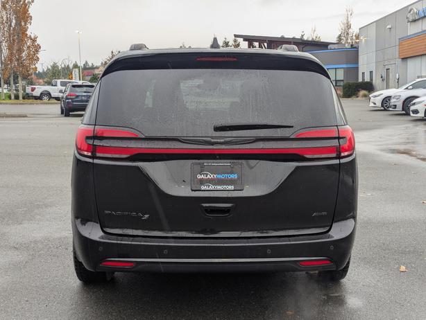 2022 Chrysler Pacifica Touring L - No Accidents, AWD, Power Doors image 7