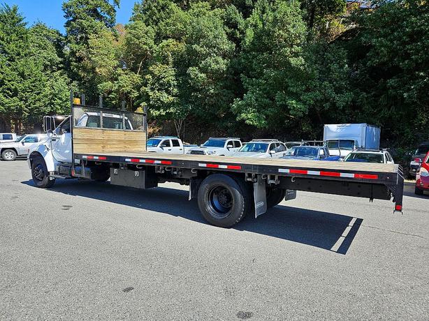 2015 Ford  Super Duty F-750 Straight Frame XLT Flat Deck image 4