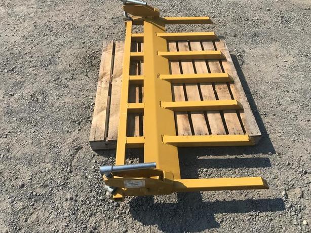 2022 Braber Equipment Debris Forks Clamps On To Bucket 72" DF72G image 4