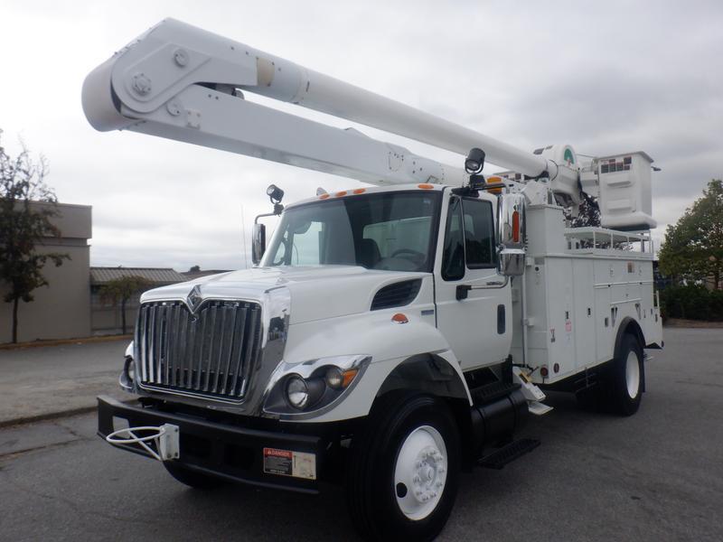2009 International 7400 Workstar Bucket Truck With Air Brakes Diesel display photo