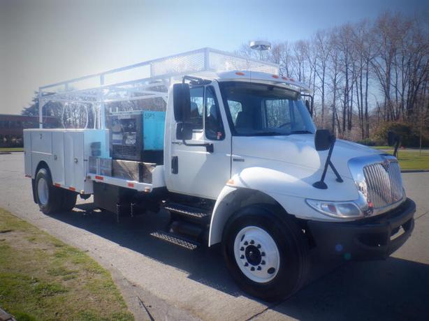 2011 International DuraStar 4300 Service Truck  With Air Compressor 3 Seater Die image 5