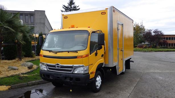 2009 Hino 145 14 Foot Cube Van 3 Seater Diesel image 4