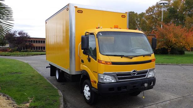 2009 Hino 145 14 Foot Cube Van 3 Seater Diesel image 2