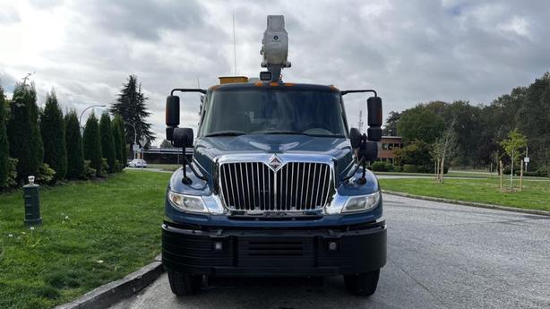 2009 International 4300 Service Truck With Bucket Hydraulic Brake Diesel image 3
