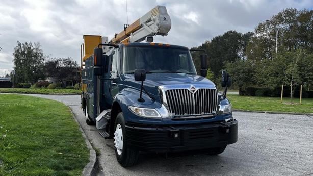2009 International 4300 Service Truck With Bucket Hydraulic Brake Diesel image 2
