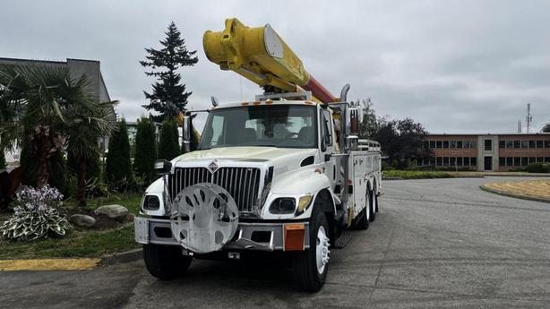 2006 International 7500 55 Foot Bucket truck With Air Brakes Diesel image 5