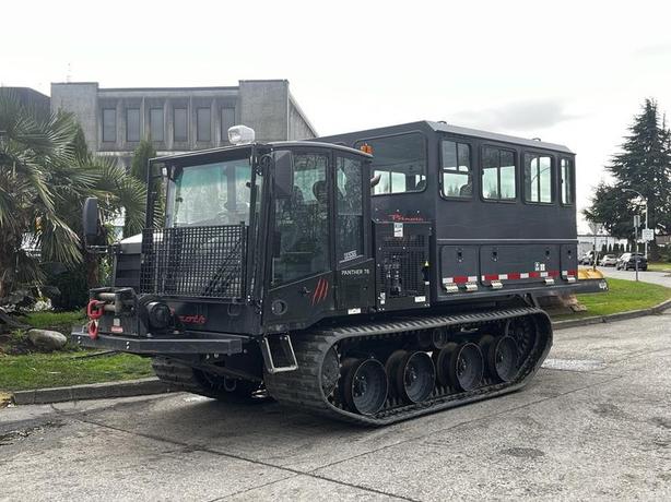 2023 Prinoth Panther T6 12 Passenger Crew Cab Carrier 4WD Diesel image 5