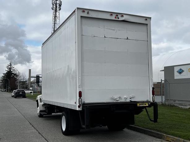 2006 Hino 268 Curtain Side 18 Foot Cube Van  With Power Tailgate 3 Seater Diesel image 8