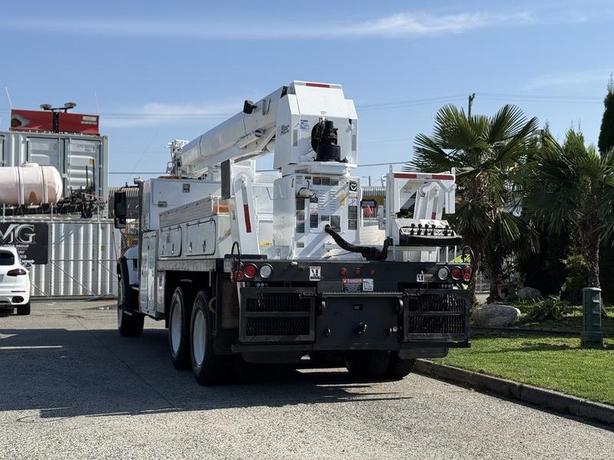 2006 International 7500 Diesel Altec Bucket Truck with Air Brakes image 7