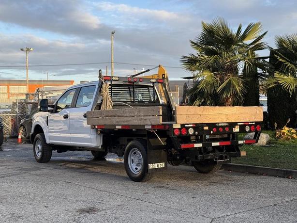 2018 Ford F-350 SD 4×4 Crew Cab with 8-Foot Flat Deck image 7