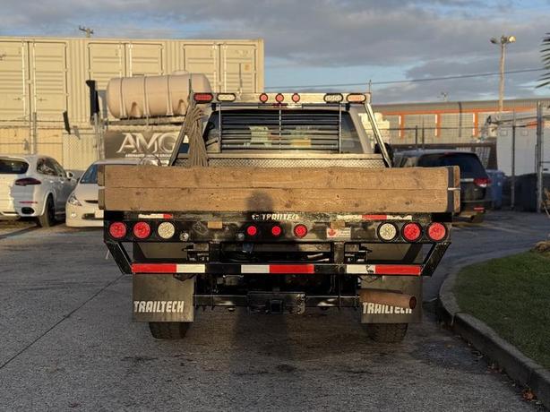 2018 Ford F-350 SD 4×4 Crew Cab with 8-Foot Flat Deck image 8