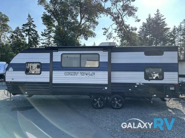 Used 2022 Forest River RV Cherokee Grey Wolf 23DBH image 6