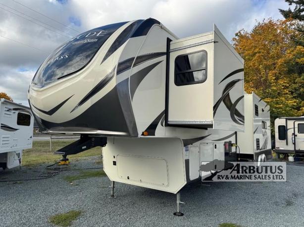 Used 2020 Grand Design Solitude S-Class 3350RL image 3