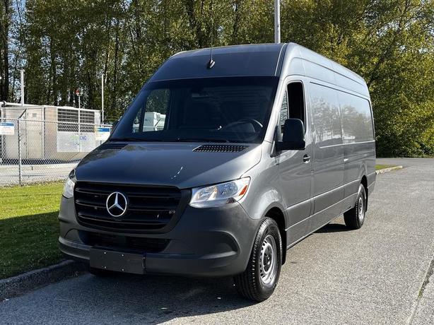 2021 Mercedes-Benz Sprinter 2500  High Roof Cargo Van 170-inch WheelBase 3 Seate image 5