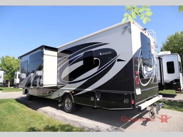 Used 2018 Holiday Rambler Admiral 31B image 4
