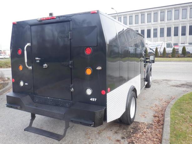 2009 Ford F-550 Armoured Cube Truck with Bullet-Proof Glass image 8