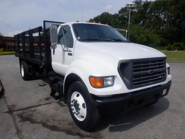2001 Ford F-650 18 Foot Flat Deck Diesel Air Brakes image 4