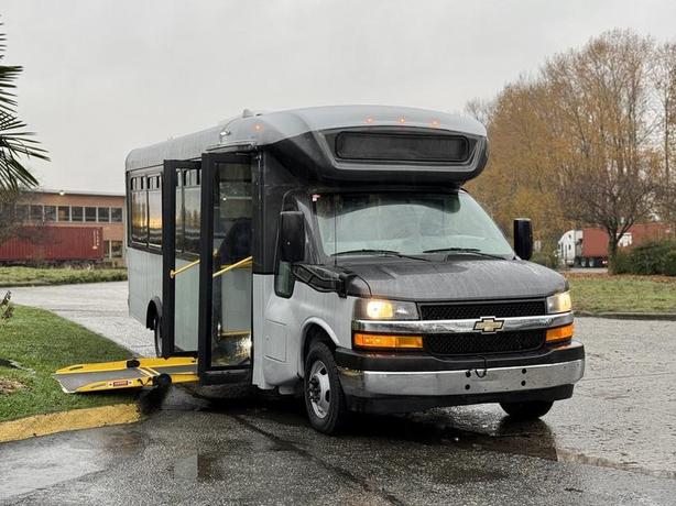 2019 Chevrolet Express 4500 22-Passenger Bus with Wheelchair Ramp image 2