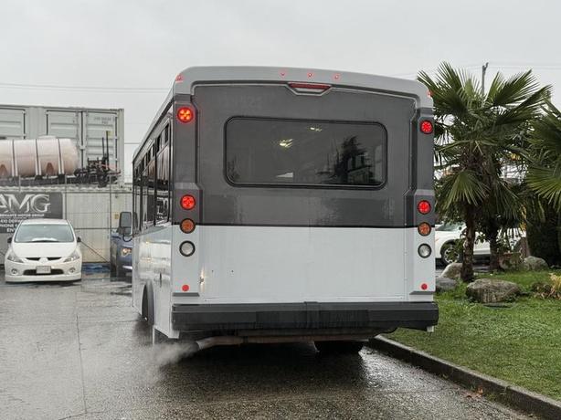 2019 Chevrolet Express 4500 22-Passenger Bus with Wheelchair Ramp image 8