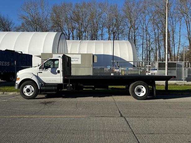 2008 Ford F-750 Flack Deck 2WD Diesel Hydraulic Brakes image 6