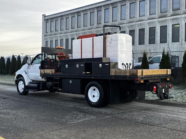 2011 Ford F-750 Flat Deck 3 Seater Diesel With Air Brakes and De-icing image 7