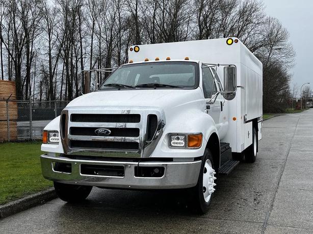 2013 Ford F-650 Chipper Dump Truck 2WD image 4