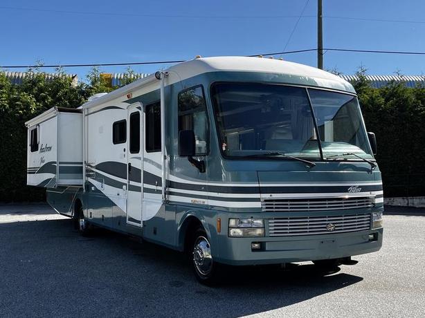 2000 Ford Motorhome Pace Arrow Vision RV with 2 Slide Outs image 2