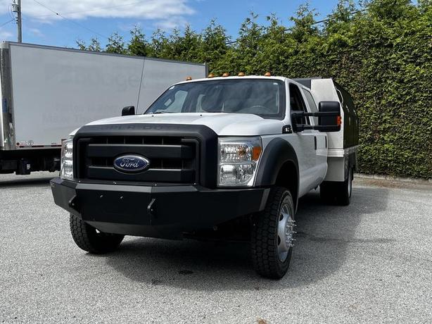 2016 Ford F-550 XL Crew Cab Dually 4x4 Service Truck with Water Tank image 4