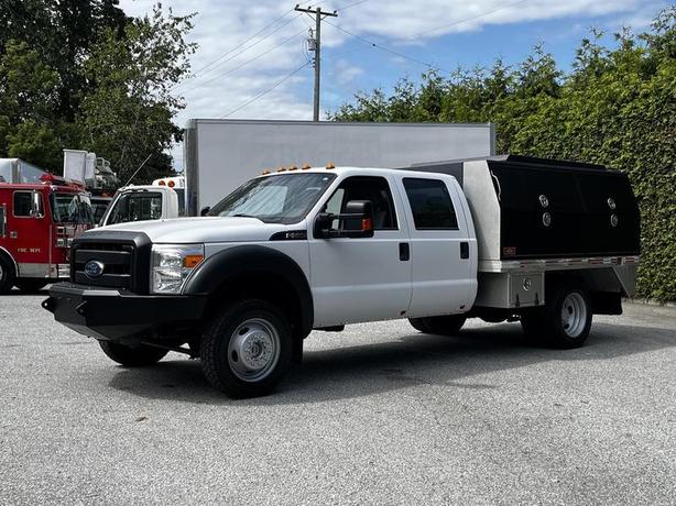 2016 Ford F-550 XL Crew Cab Dually 4x4 Service Truck with Water Tank image 5