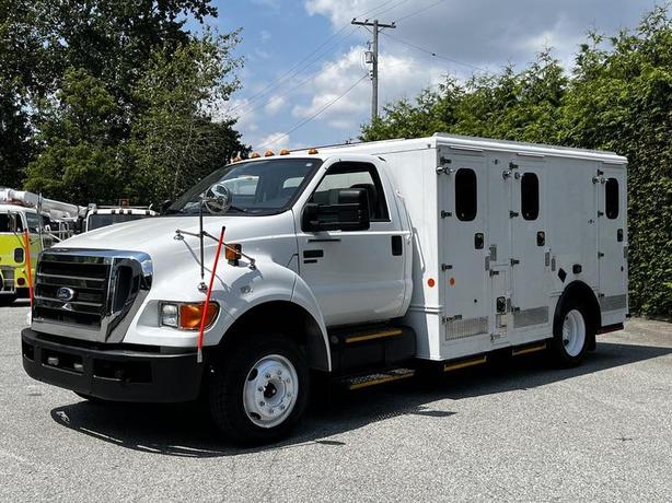 2011 Ford F-650 Pro Loader Ex-Sheriff Van Cummins Diesel Service Truck 2WD image 5