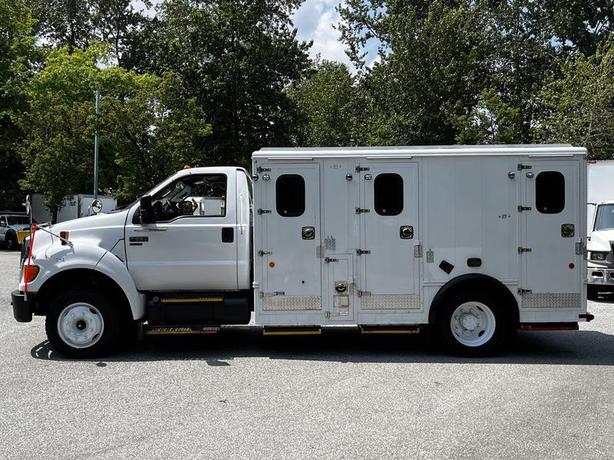 2011 Ford F-650 Pro Loader Ex-Sheriff Van Cummins Diesel Service Truck 2WD image 6