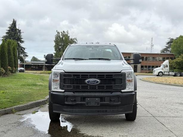 2023 Ford F-450 SD Super Duty XL Regular Cab 145wb Cab and Chassis image 3