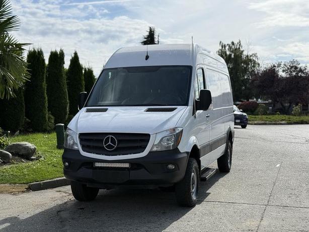 2017 Mercedes-Benz Sprinter 2500 4x4 Cargo Van with Rear Shelving image 4