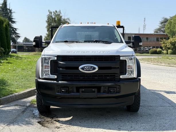 2018 Ford F-550 XL Crew Cab 4x4 Dually Diesel with 12-Foot Flat Deck image 3