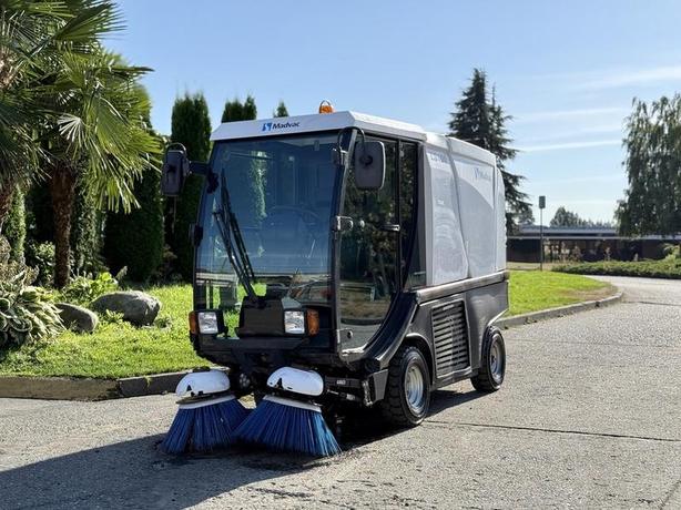 2017 Madvac LS100 Compact Sweeper image 4