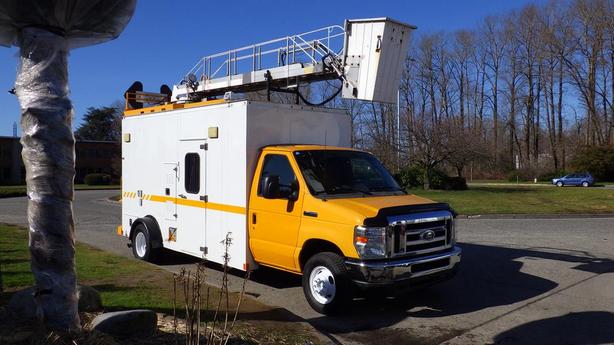 2015 Ford Econoline E-450 Cube Van With Bucket image 1