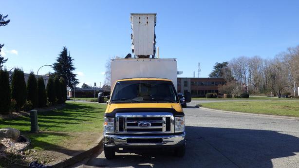2015 Ford Econoline E-450 Cube Van With Bucket image 3