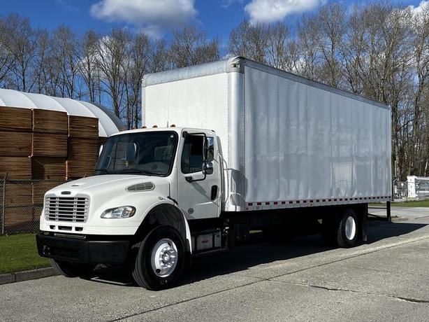 2016 Freightliner M2 106 26 Foot Cube Van Cummins Diesel Air Brakes with Loading image 5